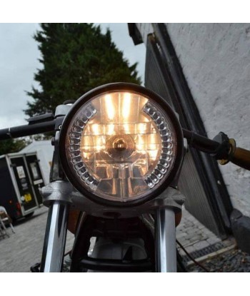 Phare clignotant Café RAcer est présent 