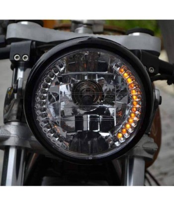 Phare clignotant Café RAcer est présent 