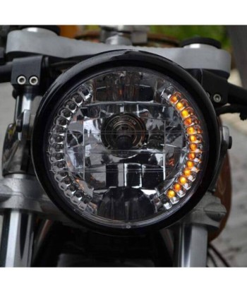 Phare clignotant Café RAcer est présent 